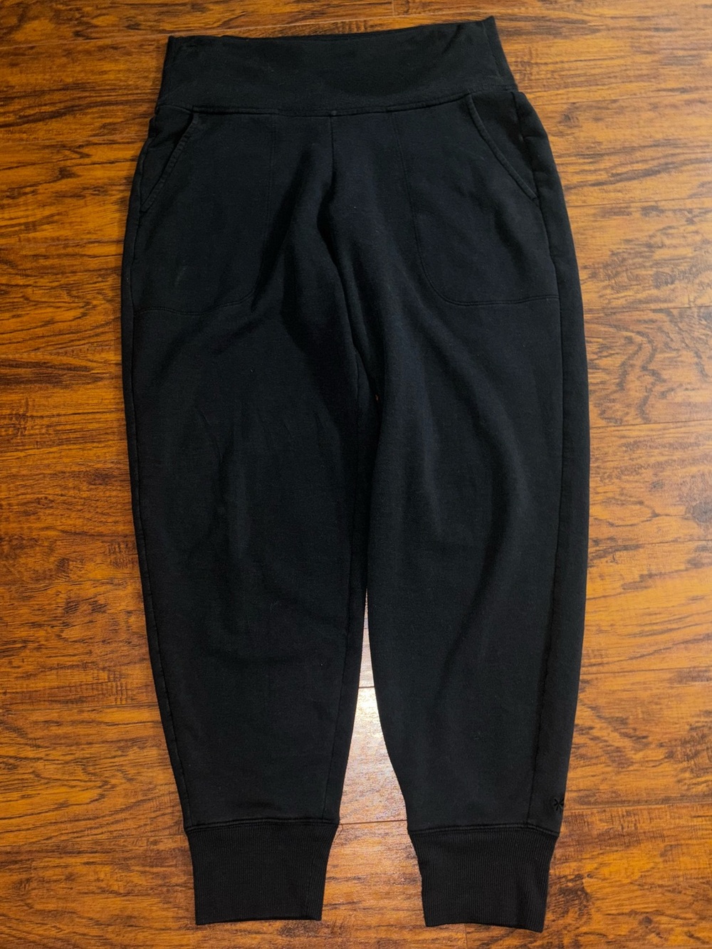 Athleta Joggers Black Ankle Cuff Sweatpants Tencel Lyocell Blend Soft Loungewear